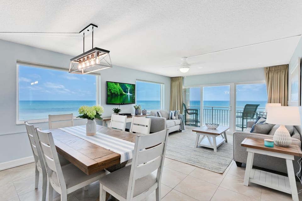 Penthouse, 3 Bedrooms, Hot Tub, Oceanfront | In-room dining