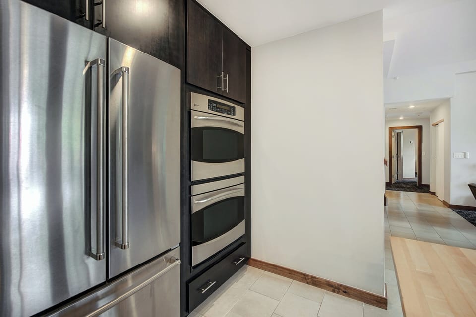 Condo, 2 Bedrooms | Shared kitchen | Coffee/tea maker