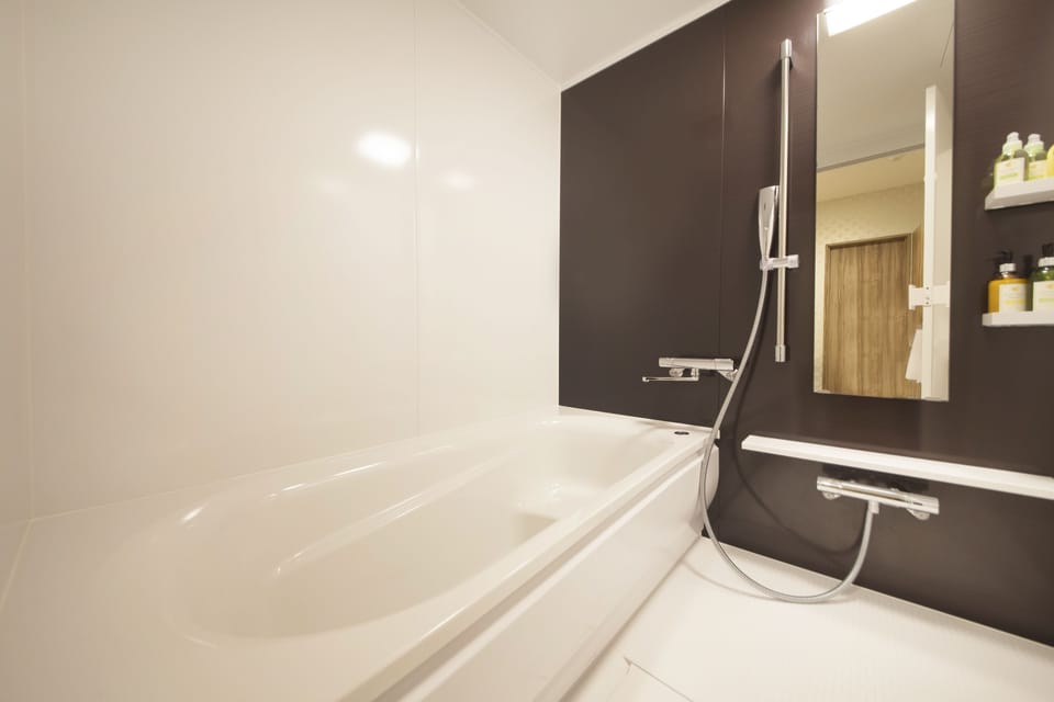 Deep soaking bathtub