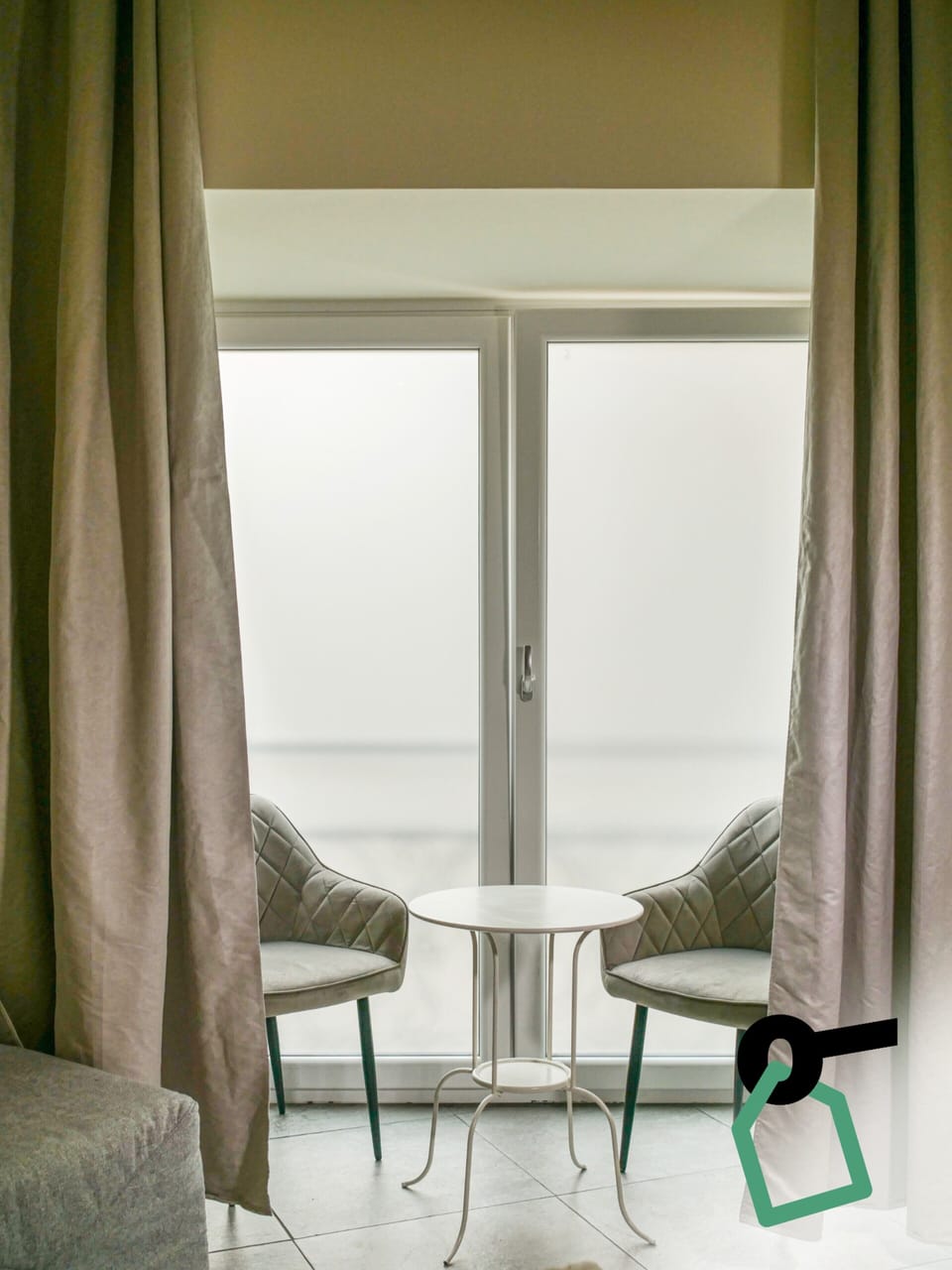 Down comforters, in-room safe, desk, laptop workspace