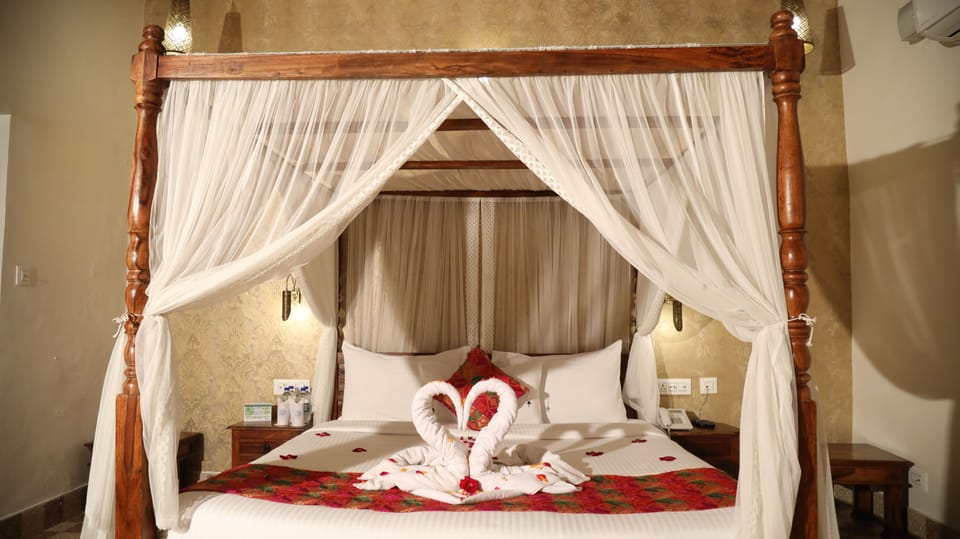 Royal Suite, 1 King Bed | Minibar, in-room safe, desk, iron/ironing board