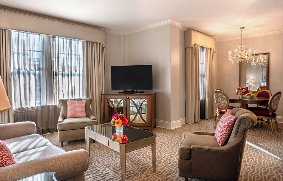 Deluxe Suite | Premium bedding, minibar, in-room safe, desk