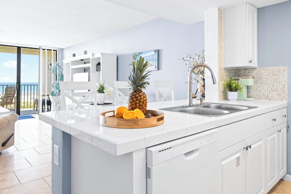 Apartment (2 Bedrooms) | Private kitchen | Fridge, microwave, oven, coffee/tea maker