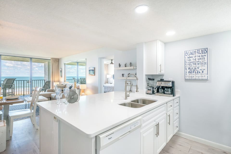 Apartment (2 Bedrooms) | Private kitchen | Fridge, microwave, oven, coffee/tea maker