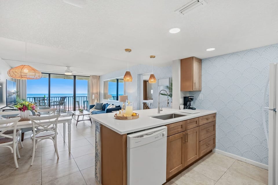 Apartment (2 Bedrooms) | Private kitchen | Fridge, microwave, oven, coffee/tea maker
