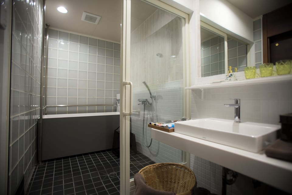 Suite, Non Smoking, Ensuite | Bathroom | Free toiletries, hair dryer, slippers, electronic bidet