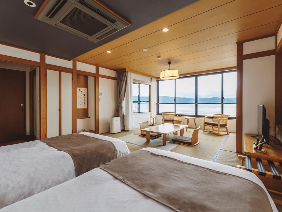 In-room safe, desk, WiFi (free), bed sheets