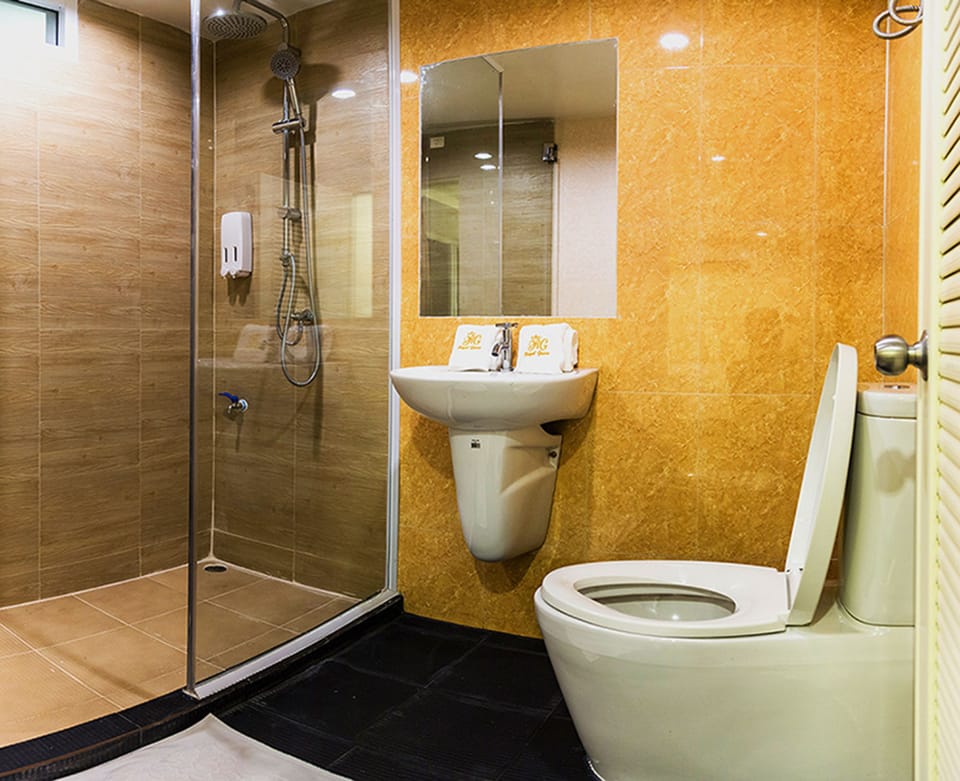 Shower, free toiletries, hair dryer (on request), towels