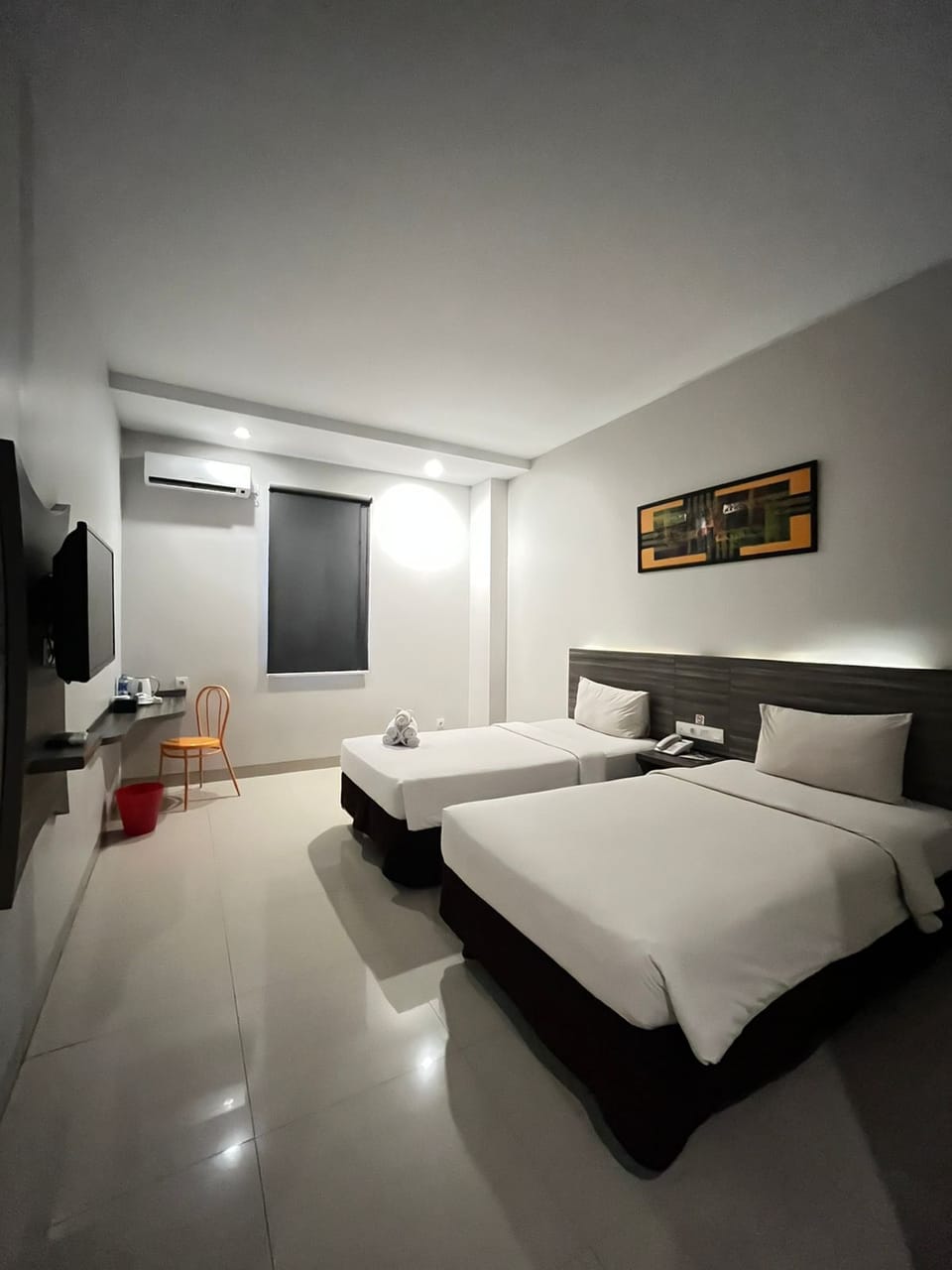 Desk, WiFi (free), bed sheets