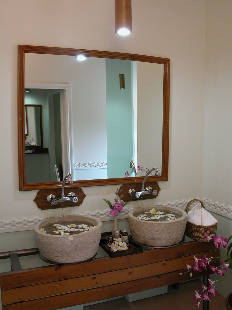 Bali Style | Bathroom | Shower, free toiletries, towels