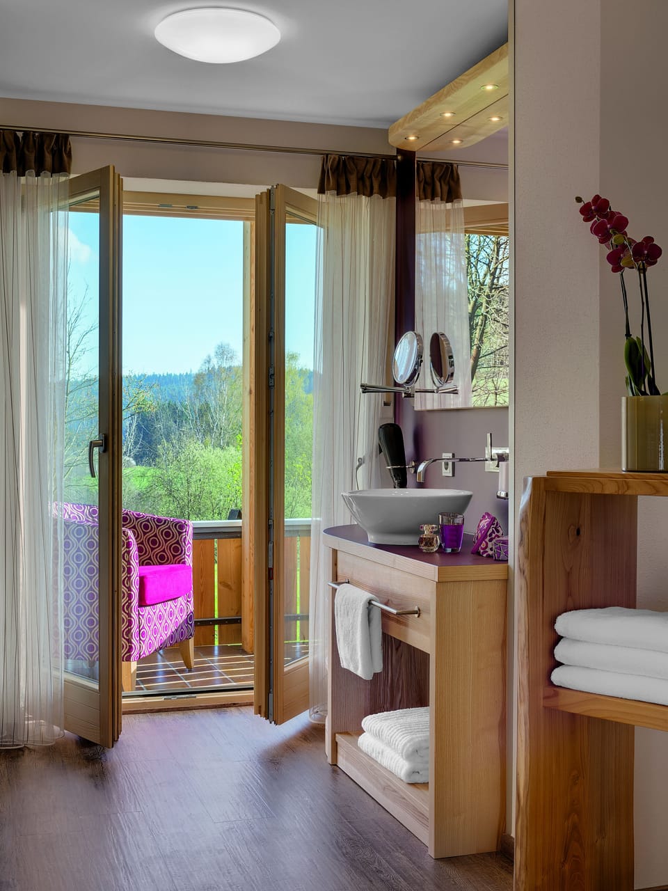 Suite, Terrace (Kastanie) | Bathroom | Hair dryer, bathrobes, slippers, towels