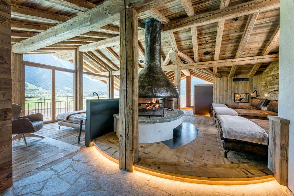 Couples treatment rooms, sauna, hot tub, steam room, body treatments