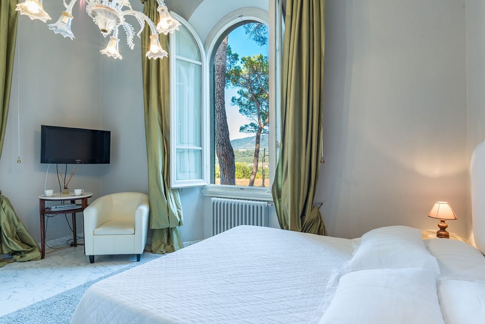Superior Double Room | Premium bedding, minibar, in-room safe, free WiFi