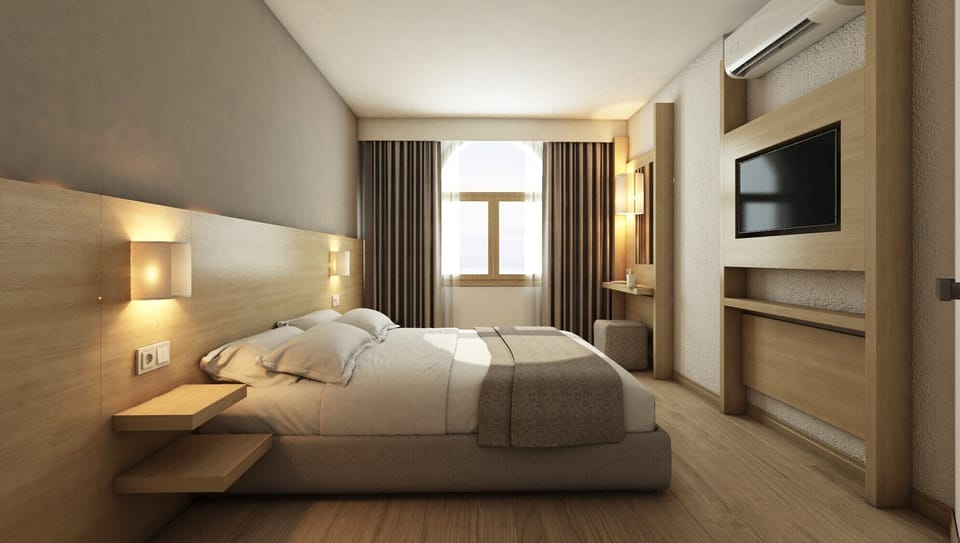 Standard Room, Partial Sea View | Minibar, in-room safe, bed sheets
