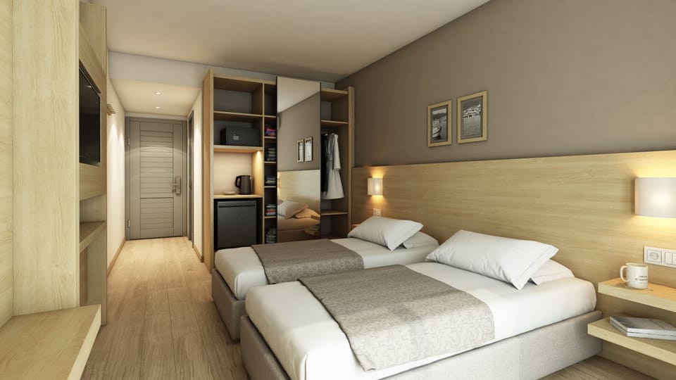 Minibar, in-room safe, bed sheets