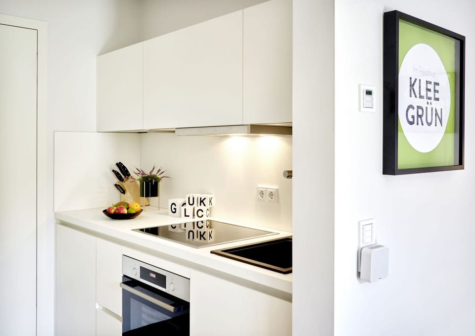 Im Reethus Kleegruen | Private kitchen | Fridge, oven, stovetop, coffee/tea maker