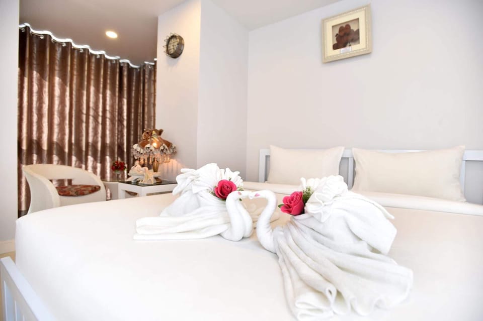 Desk, blackout drapes, free WiFi, wheelchair access