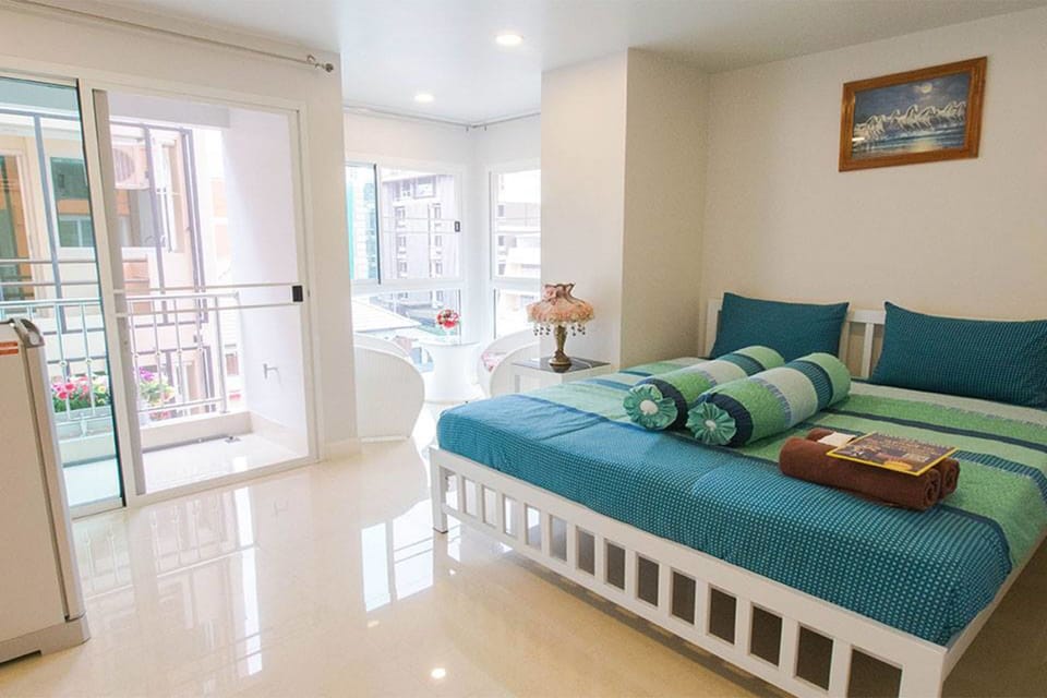 Suite with Balcony | Desk, blackout drapes, free WiFi, wheelchair access