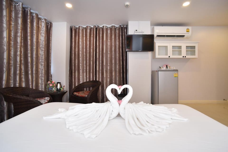 Desk, blackout drapes, free WiFi, wheelchair access