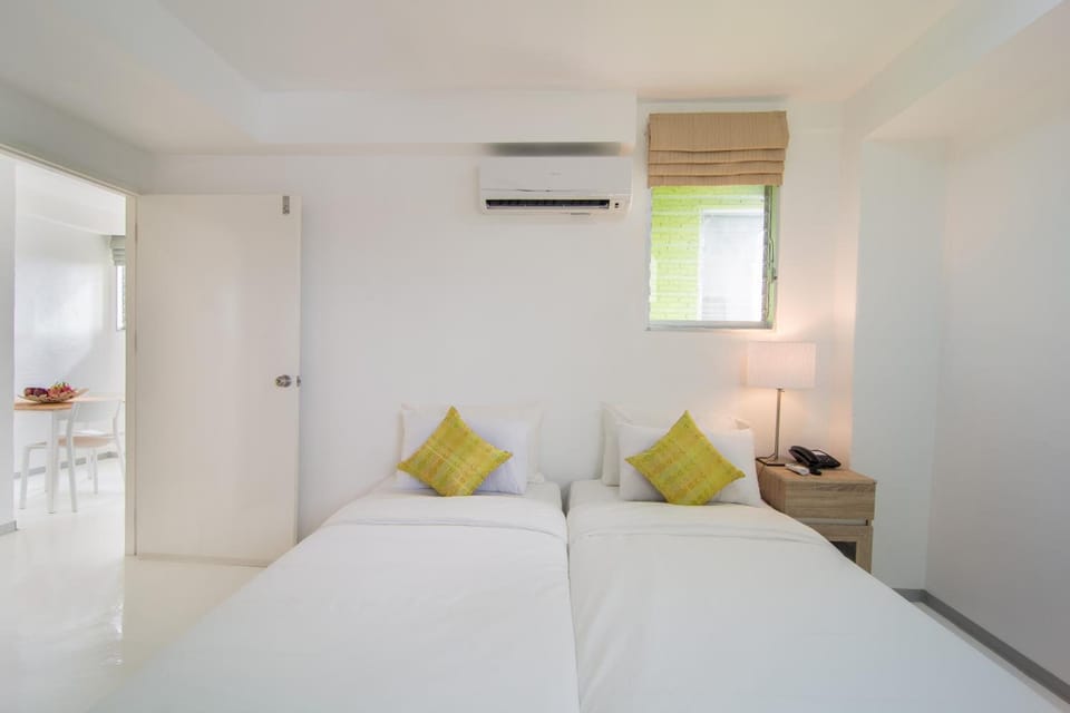 In-room safe, desk, free WiFi