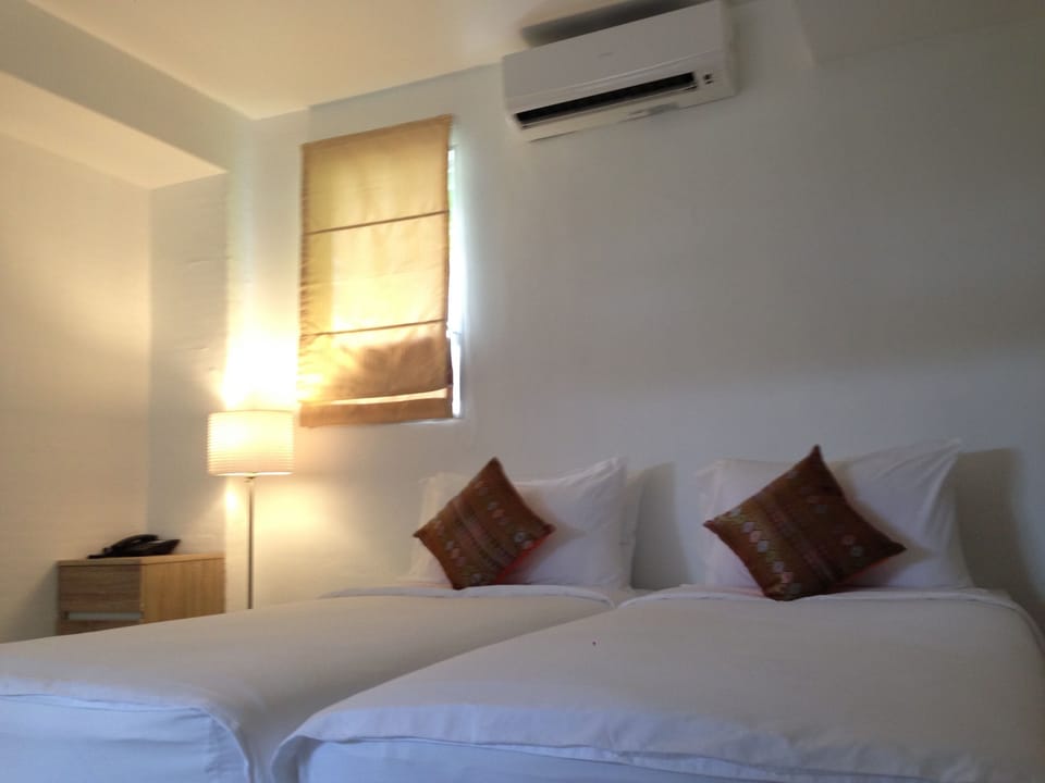 Standard Twin Room | In-room safe, desk, free WiFi