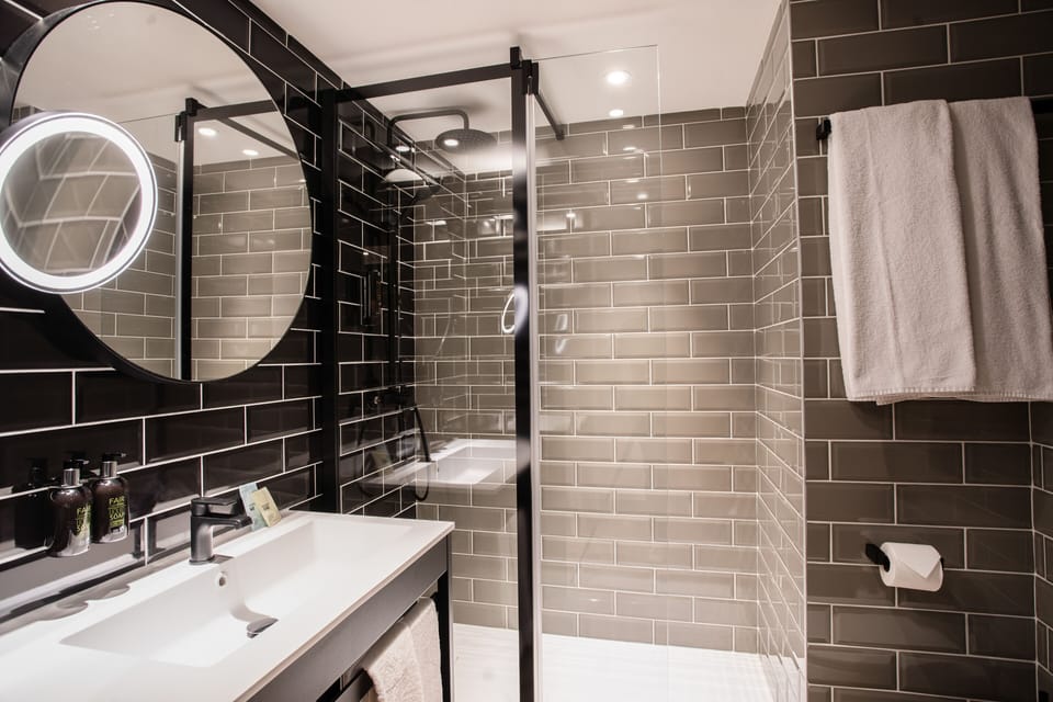 STUDIO DOUBLE NEW GENERATION | Bathroom | Free toiletries, hair dryer, towels, soap