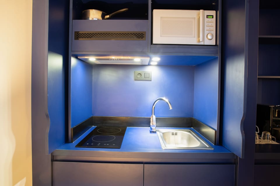 Electric kettle, highchair, cookware/dishes/utensils