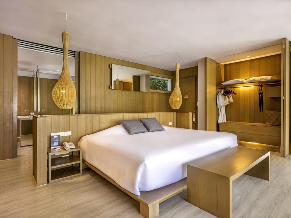 Minibar, in-room safe, individually decorated, individually furnished