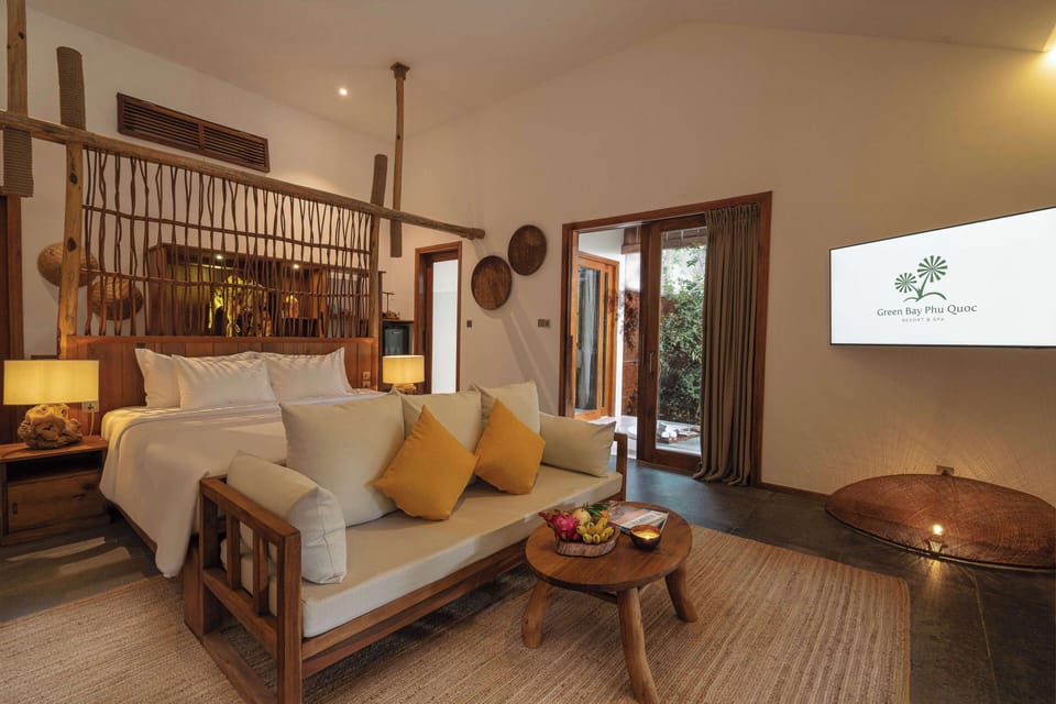 Green Pool Villa - Afternoon Tea & Airport transfer | Egyptian cotton sheets, premium bedding, pillowtop beds, minibar