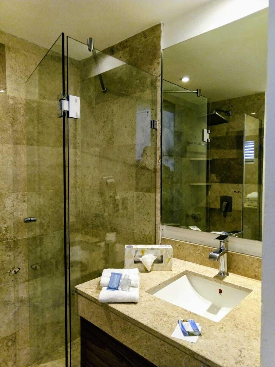 Shower, rainfall showerhead, free toiletries, hair dryer