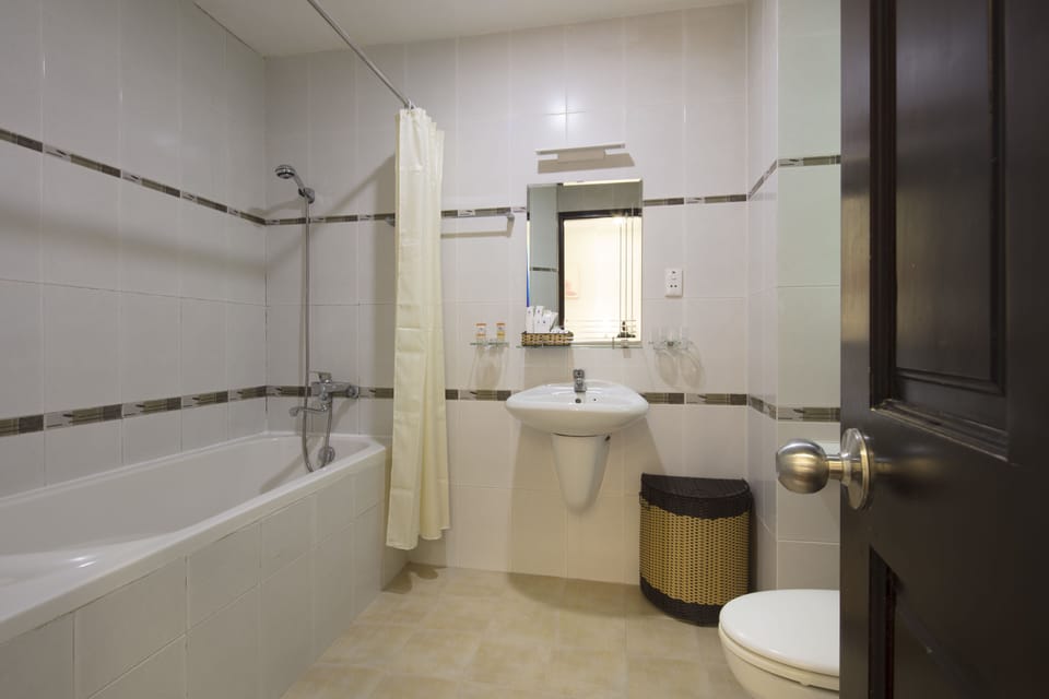 Shower, free toiletries, hair dryer, towels