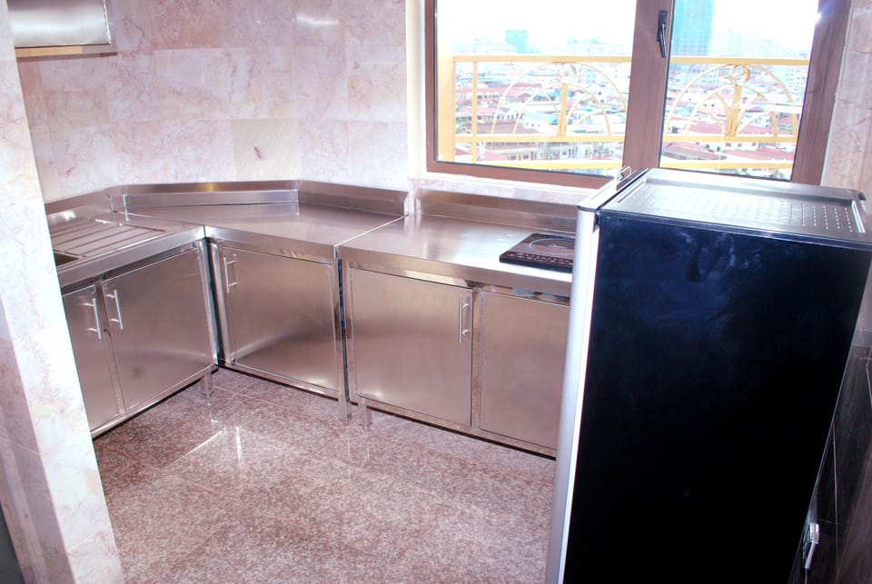 City Studio Suite, 1 Double Bed, Non Smoking, City View | Private kitchenette | Electric kettle, paper towels