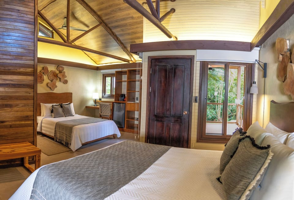 Mountain Room | In-room safe, desk, free WiFi, bed sheets