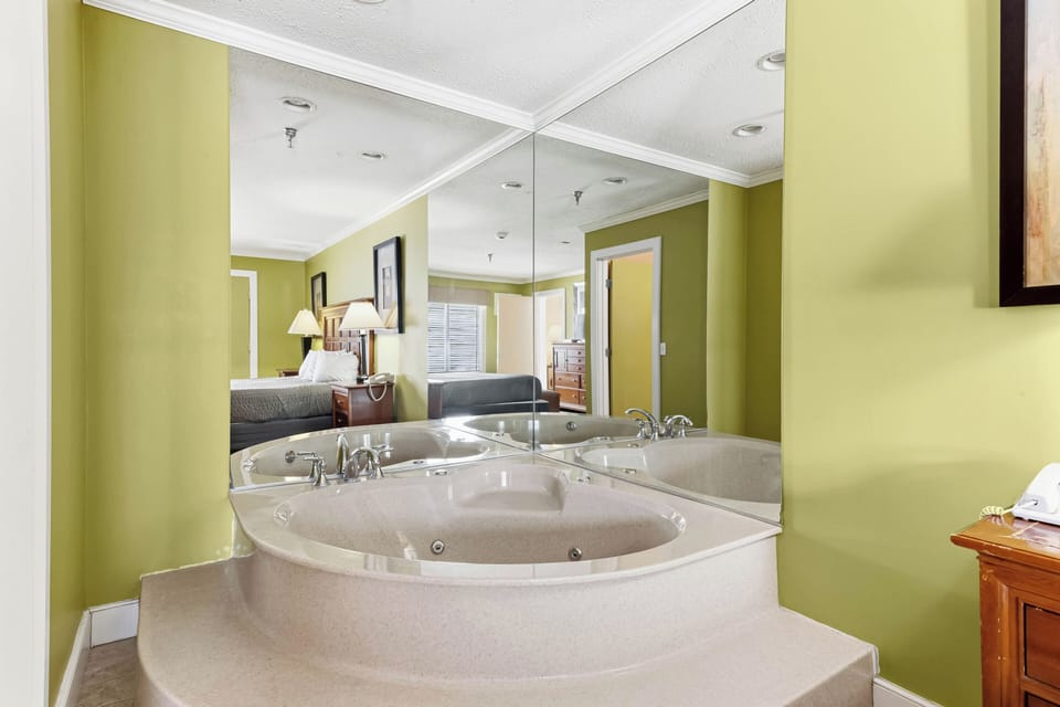 Suite, 1 Bedroom | Private spa tub