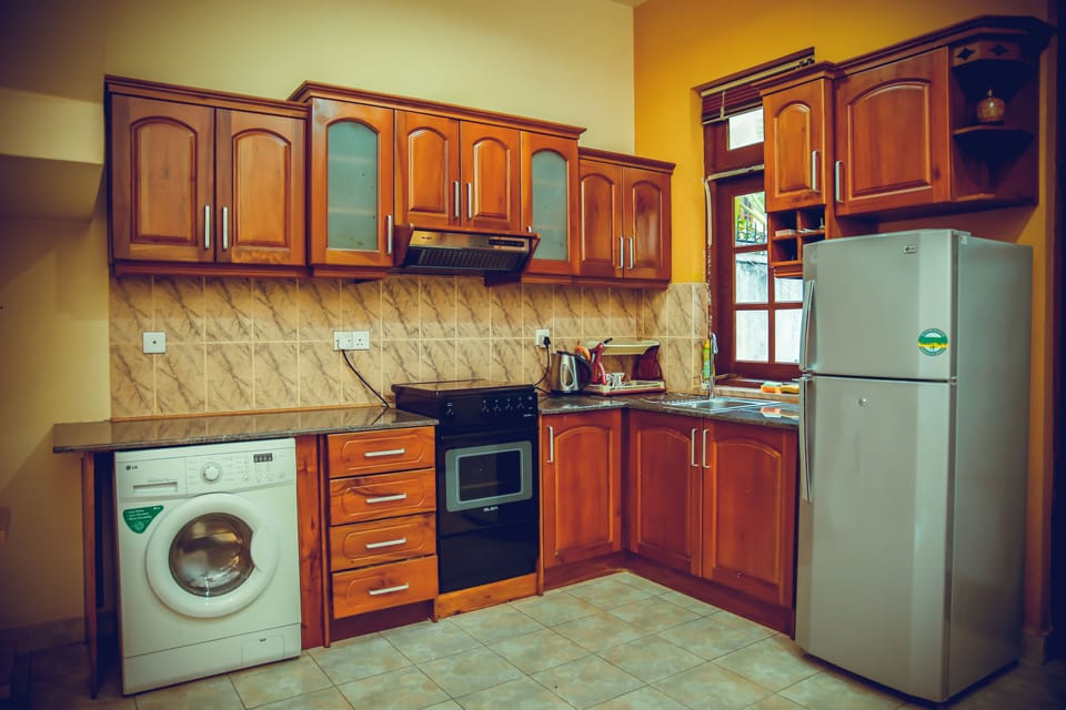 Deluxe Double Room, 1 Double Bed, Smoking, Garden View | Private kitchenette
