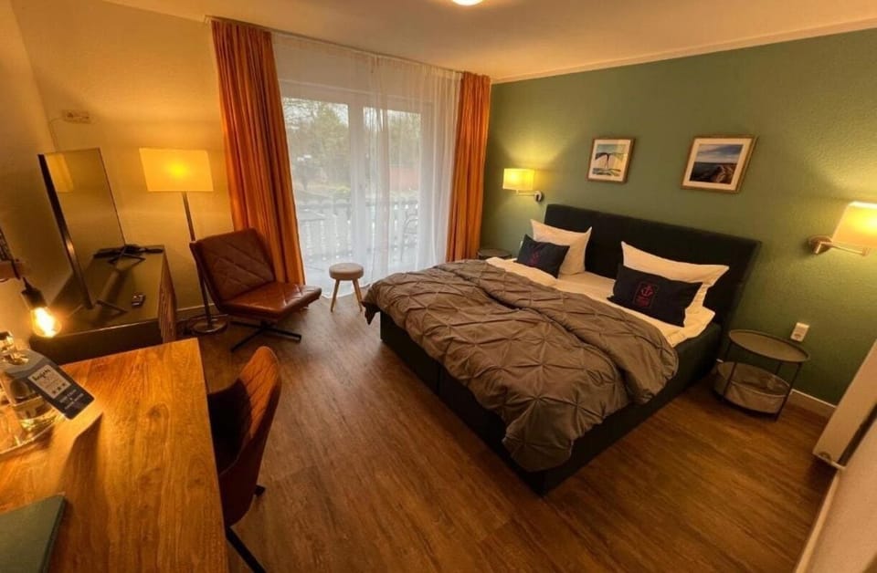 Family Quadruple Room | Desk, iron/ironing board, rollaway beds, free WiFi