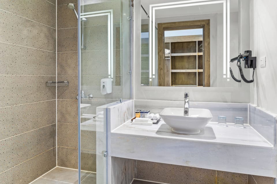 Superior Room | Minibar, in-room safe, desk, soundproofing