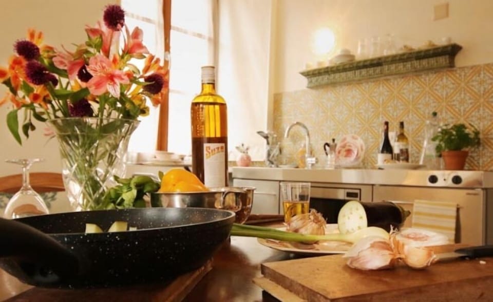 Family Suite | Private kitchen | Microwave, stovetop, coffee/tea maker, toaster
