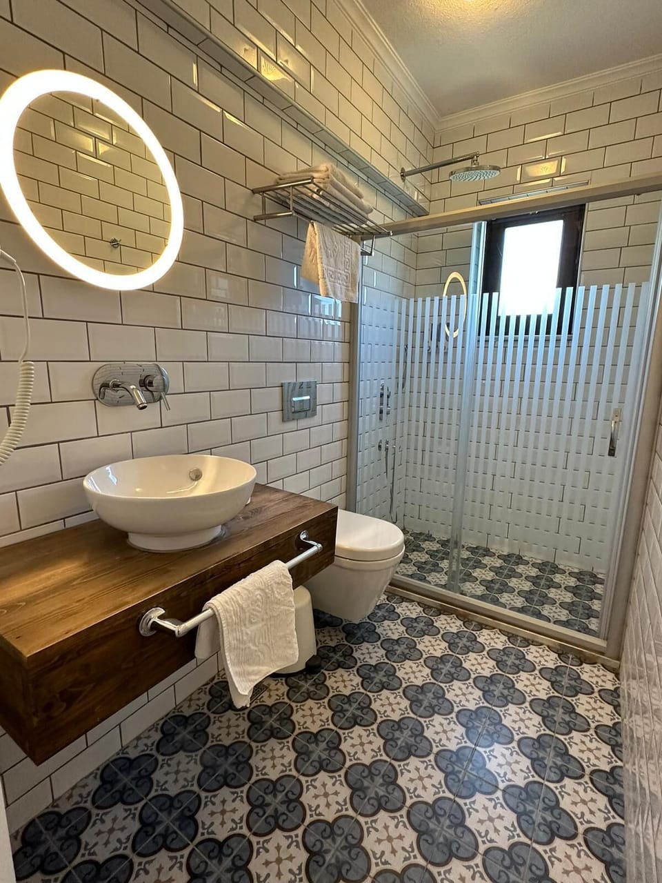 Standard Double or Twin Room | Iron/ironing board, rollaway beds, free WiFi