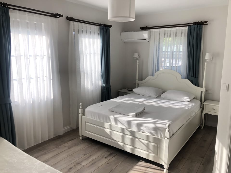 Iron/ironing board, rollaway beds, free WiFi