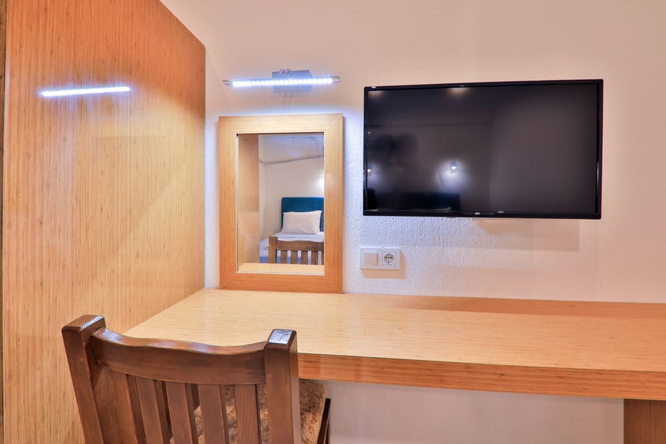 Superior Triple Room | Television