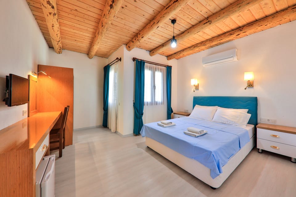 Superior Double Room | Minibar, in-room safe, laptop workspace, free WiFi