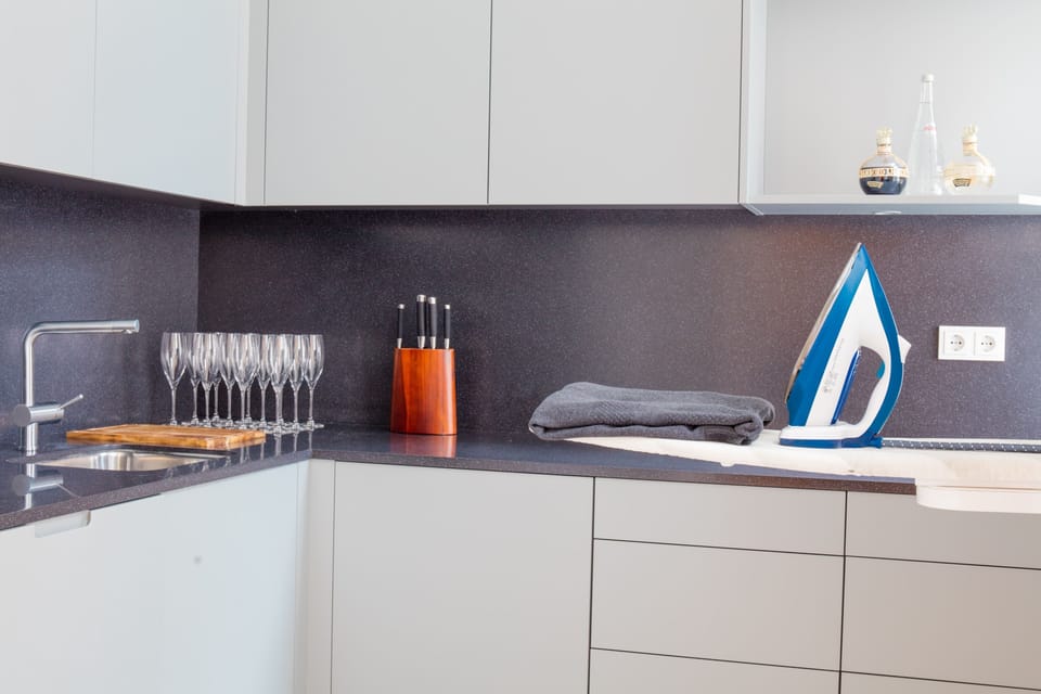 Premium Townhome, 4 Bedrooms, Non Smoking | Private kitchen | Fridge