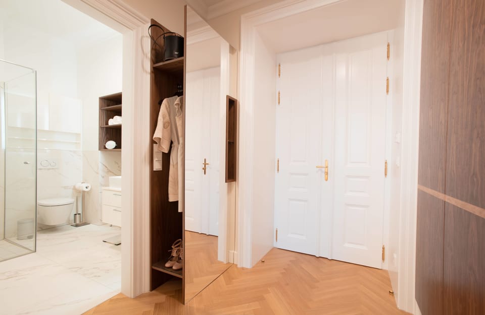 Premium Townhome, 4 Bedrooms, Non Smoking | Bathroom | Shower, designer toiletries, hair dryer, bathrobes