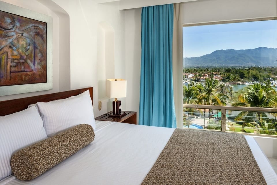 1 bedroom, premium bedding, in-room safe, desk