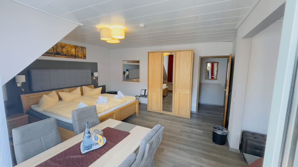 Apartment | Hypo-allergenic bedding available, memory foam beds, in-room safe, desk