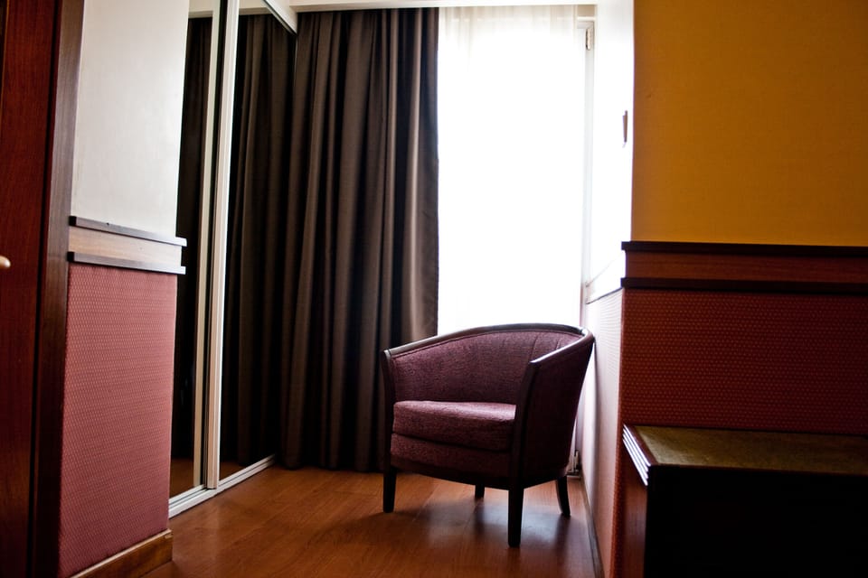 Single Room, Sea View | Living area | Flat-screen TV