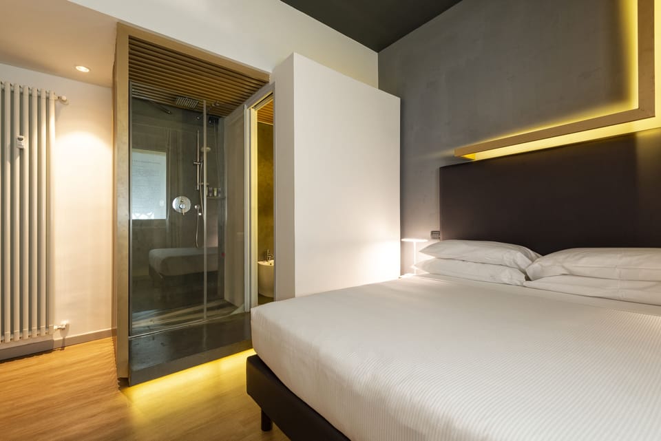 Premium bedding, minibar, in-room safe, desk