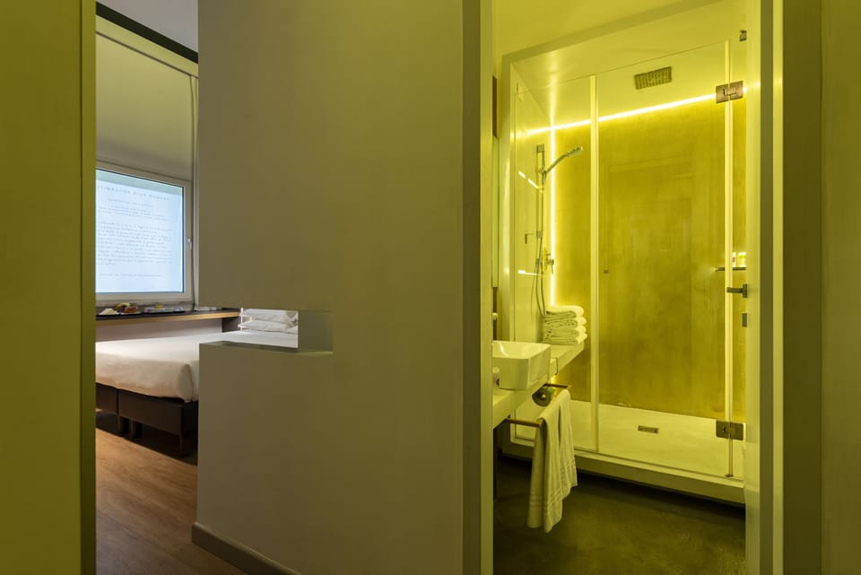 Shower, rainfall showerhead, free toiletries, hair dryer