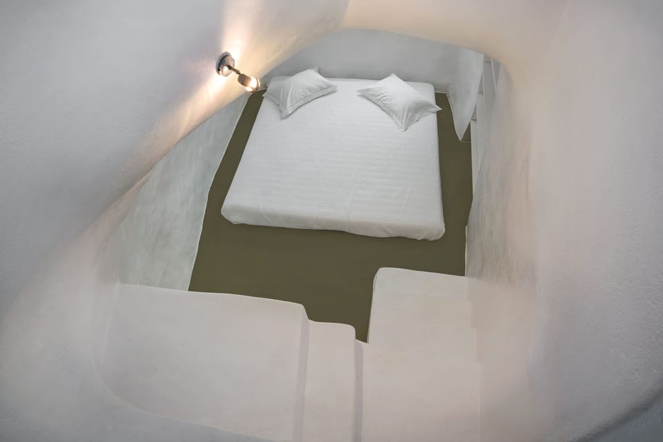 Superior House | 2 bedrooms, premium bedding, soundproofing, iron/ironing board
